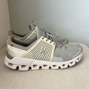 On CloudSwift women’s sneakers size 8.5